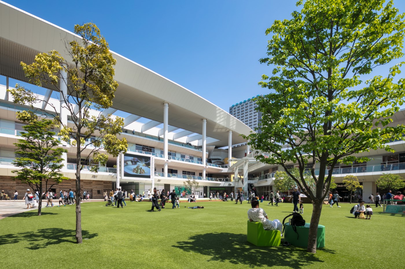 LAZONA川崎プラザ ルーファ広場